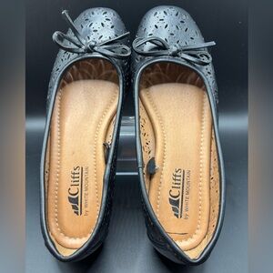 White Mountain Cliffs Charcoal Perforated Flats